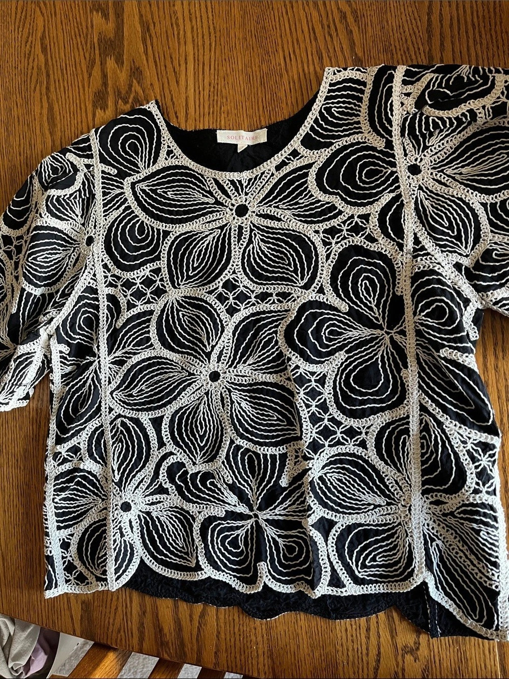 Solitaire Floral Embroidered Blouse in Black & White Small